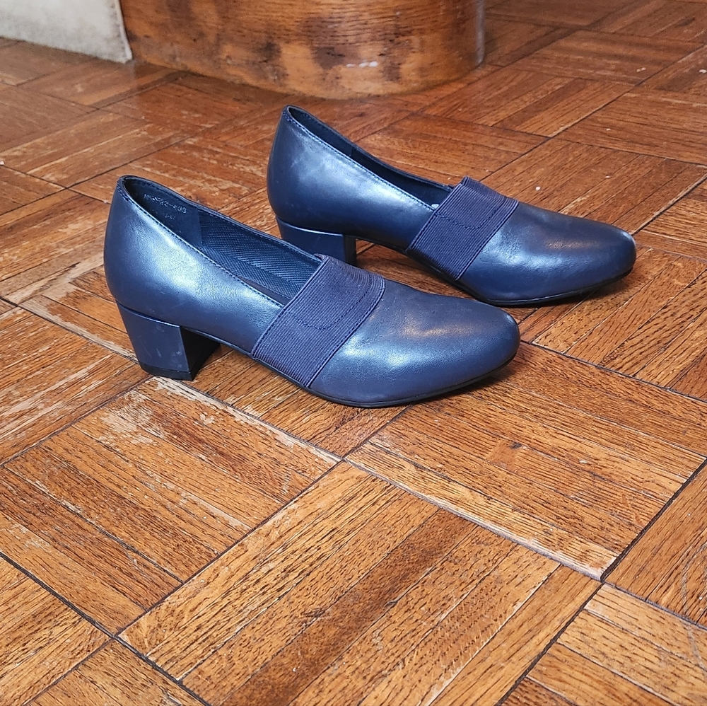 David Tate Women’s Navy Blue Leather Slip-On Low Heel Comfort Shoes Size 7M